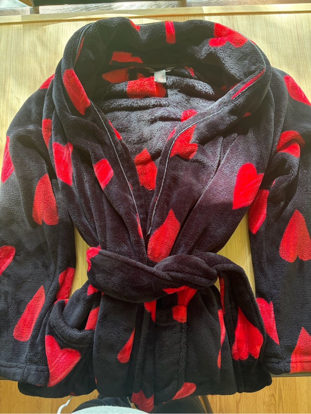Victoria's Secret Black & Red Heart Plush Short Robe XS/S‎